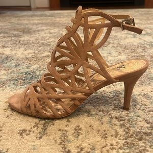 Vince Camuto statement heel in Nude - size 7